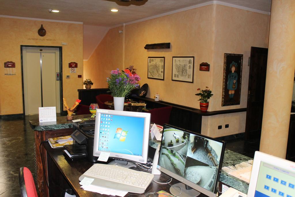 Hotel Relais St Gilles à Verrès Extérieur photo