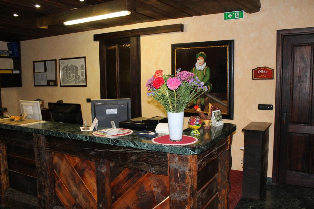 Hotel Relais St Gilles à Verrès Extérieur photo