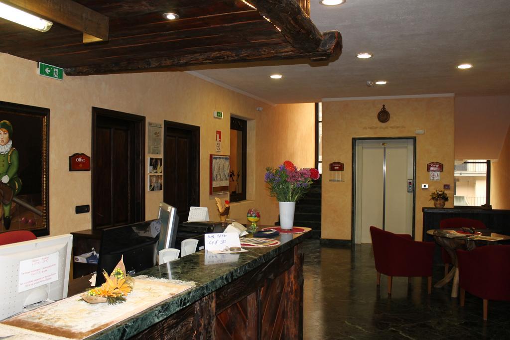 Hotel Relais St Gilles à Verrès Extérieur photo