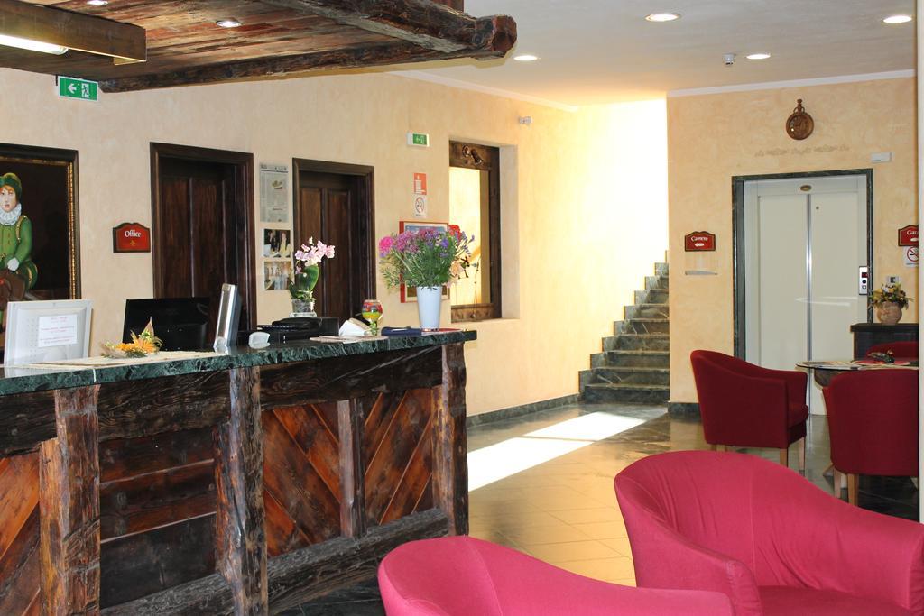 Hotel Relais St Gilles à Verrès Extérieur photo