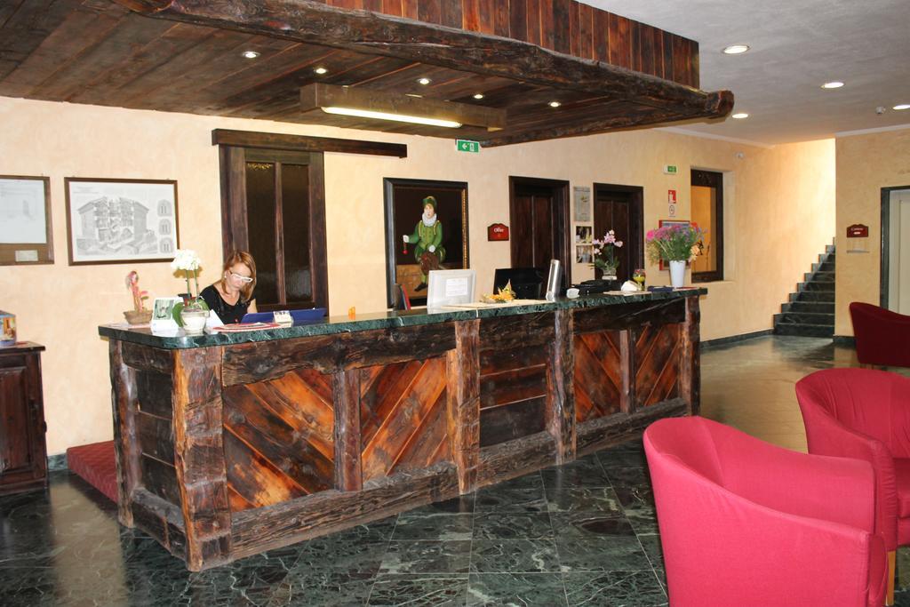 Hotel Relais St Gilles à Verrès Extérieur photo