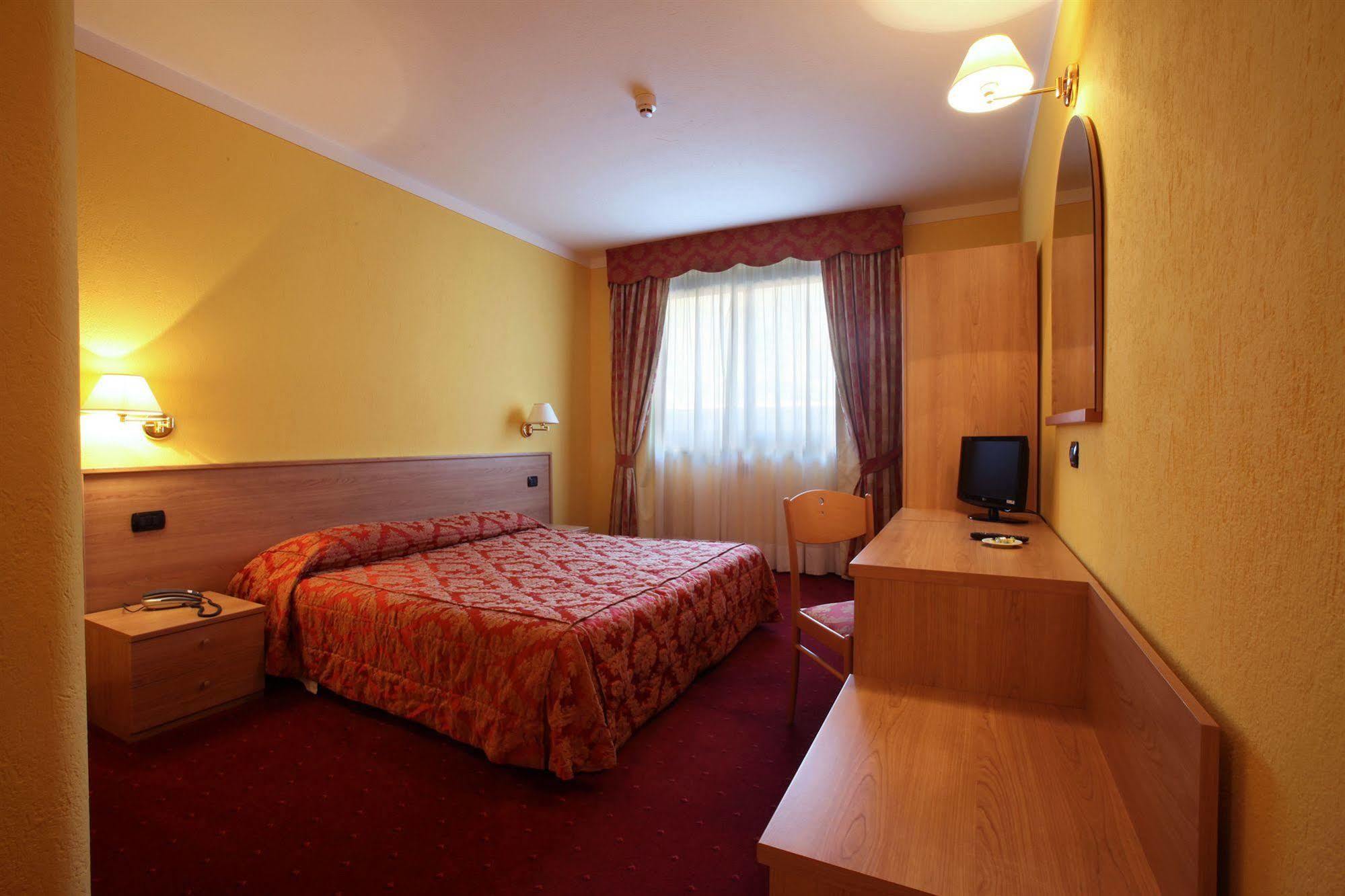 Hotel Relais St Gilles à Verrès Extérieur photo