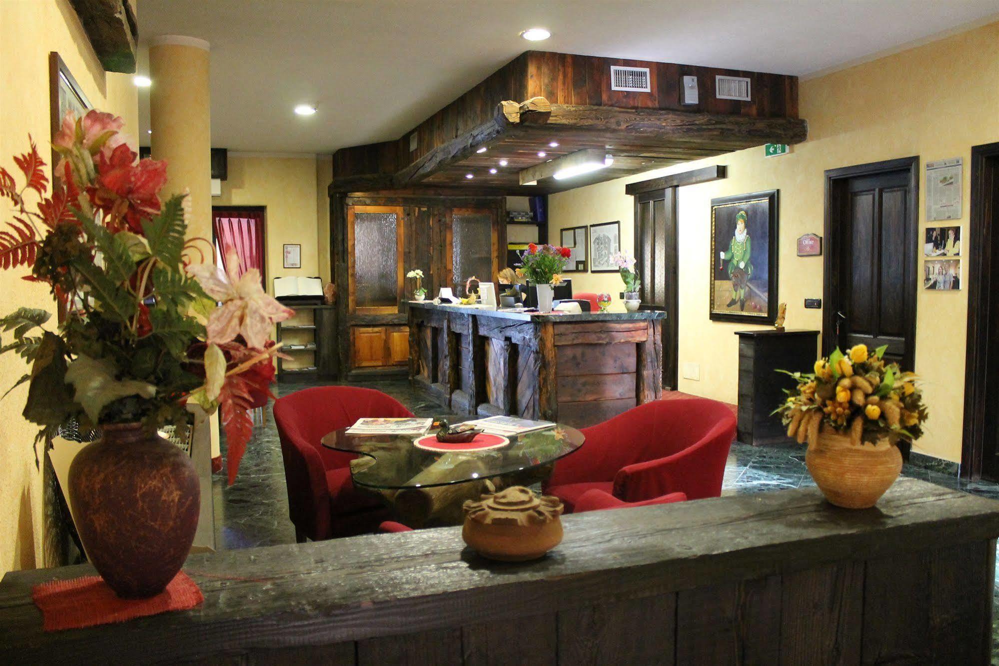 Hotel Relais St Gilles à Verrès Extérieur photo