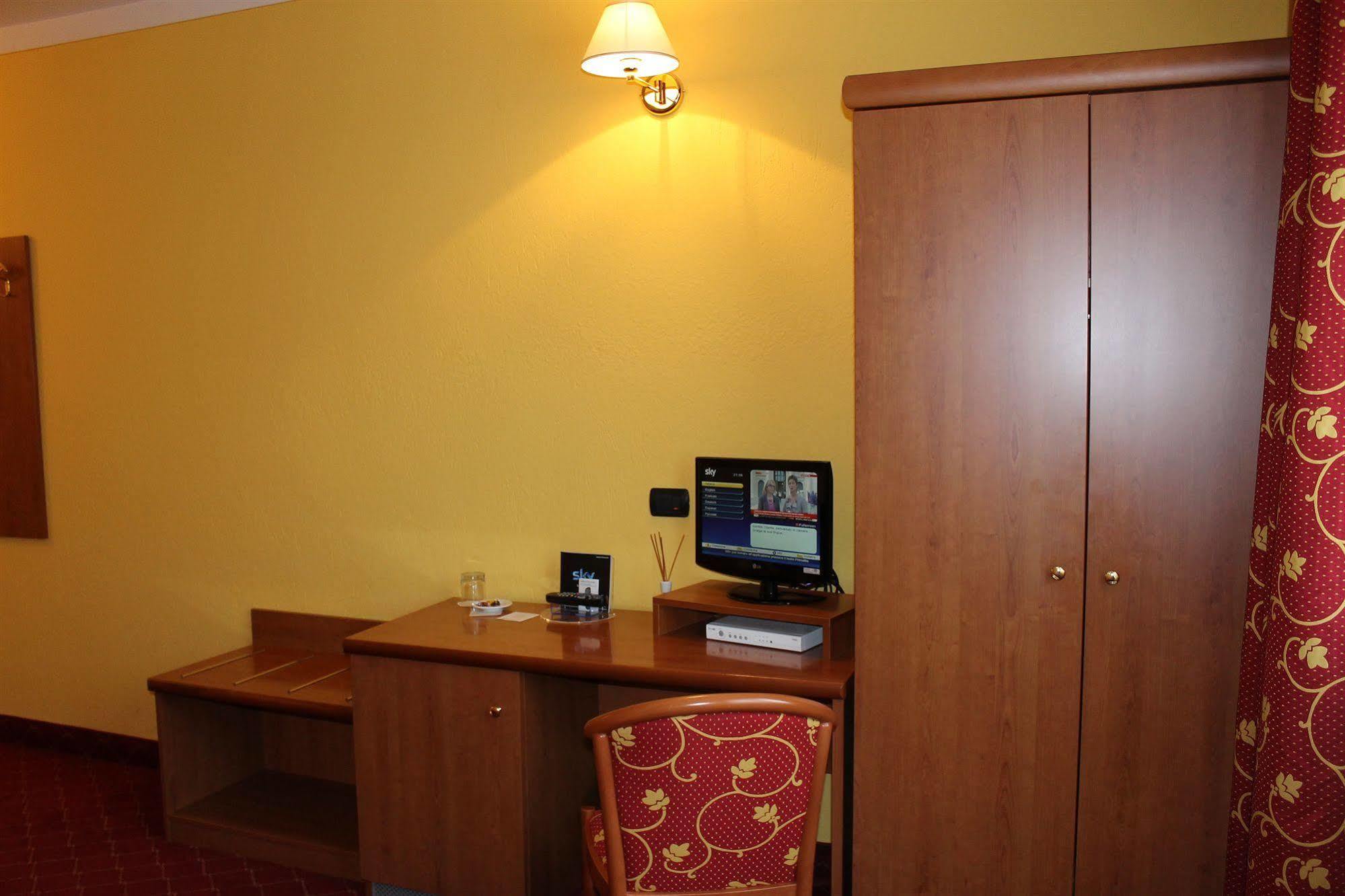 Hotel Relais St Gilles à Verrès Extérieur photo