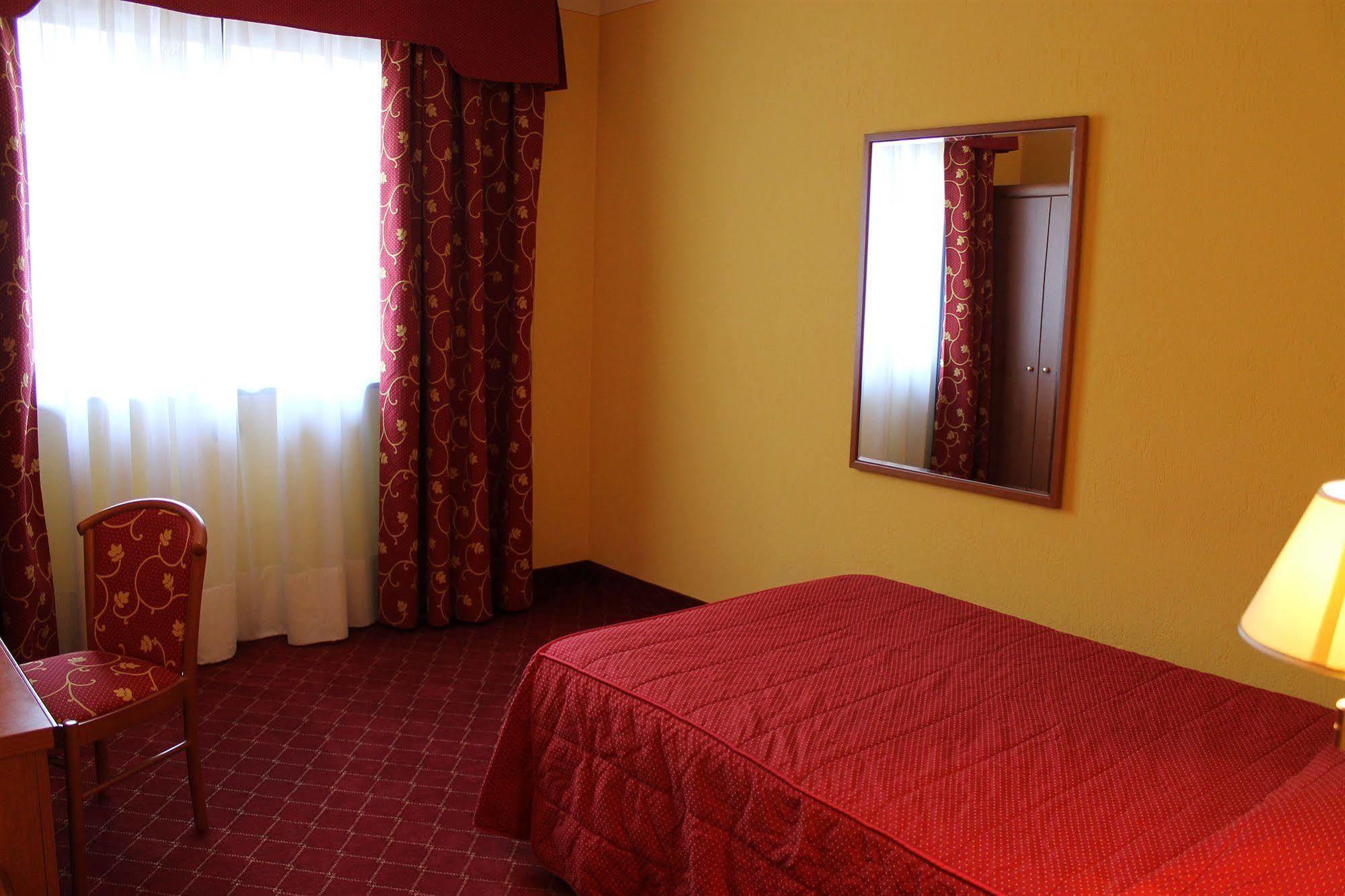 Hotel Relais St Gilles à Verrès Extérieur photo