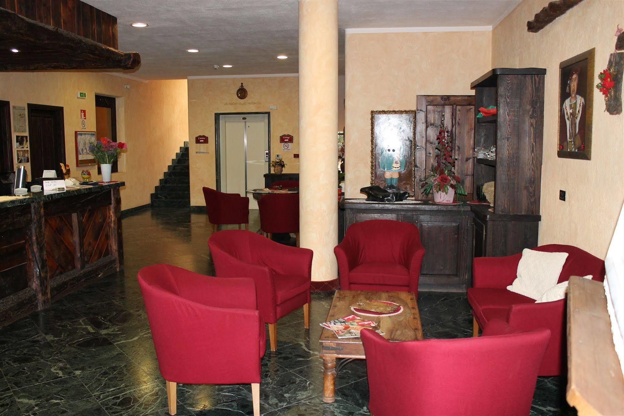 Hotel Relais St Gilles à Verrès Extérieur photo